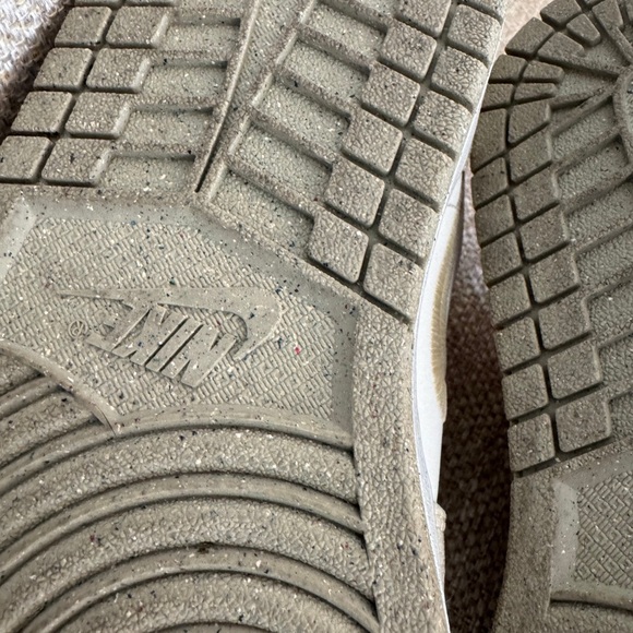 Nike Women’s Air Jordan 1 Low SE FN3722-701 Beige Sneakers Size 8 EUC - Picture 4 of 7